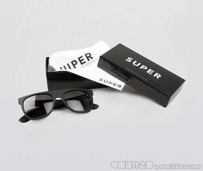 黑白之间，视界之上——Super水晶镜片眼镜包装的极简演绎